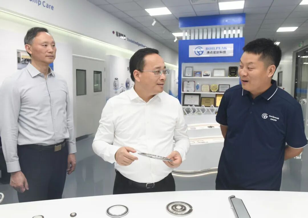 顾坤调研推进科技型项目