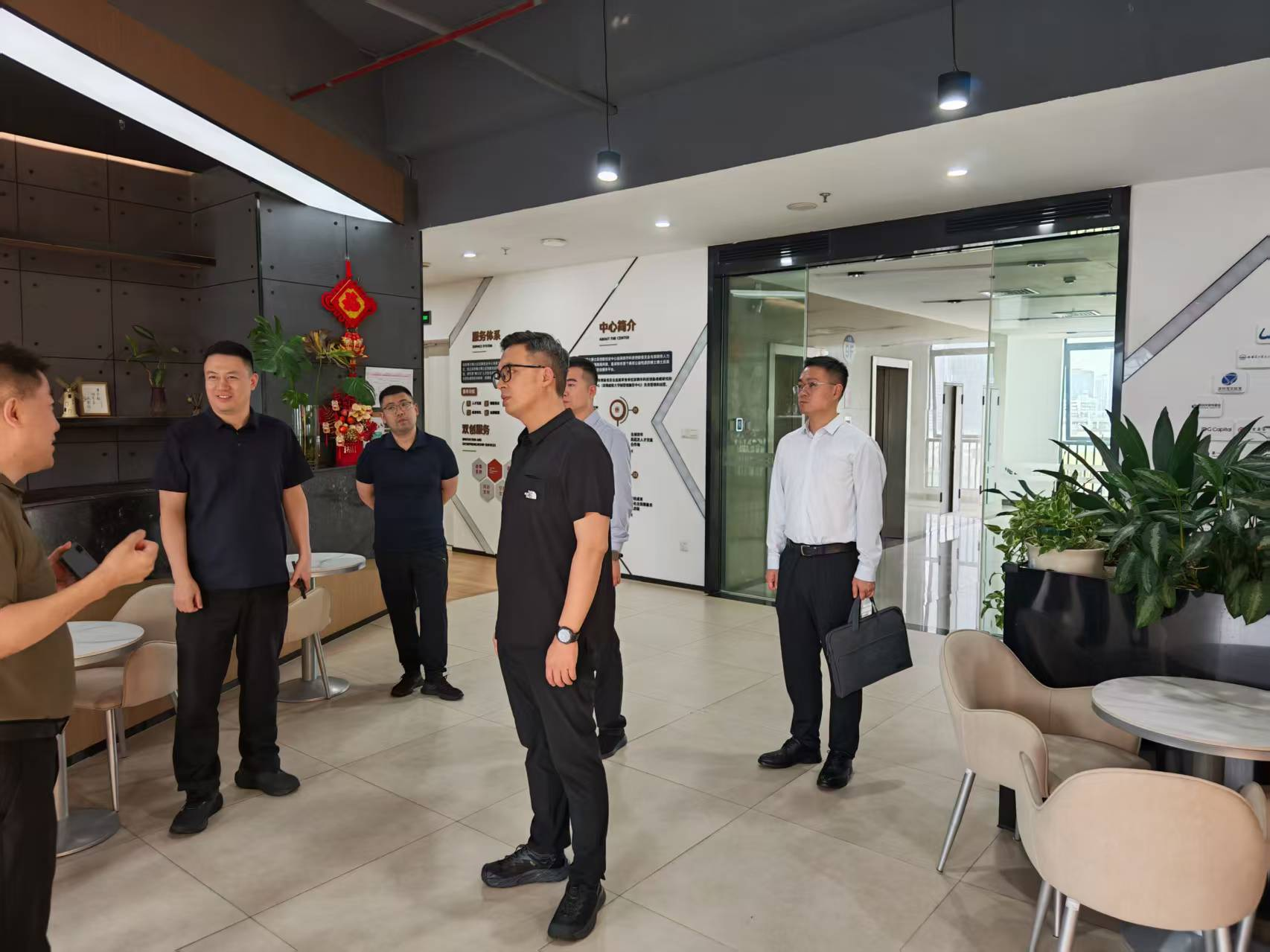 市科技局赴香港、深圳开展科技招商交流活动