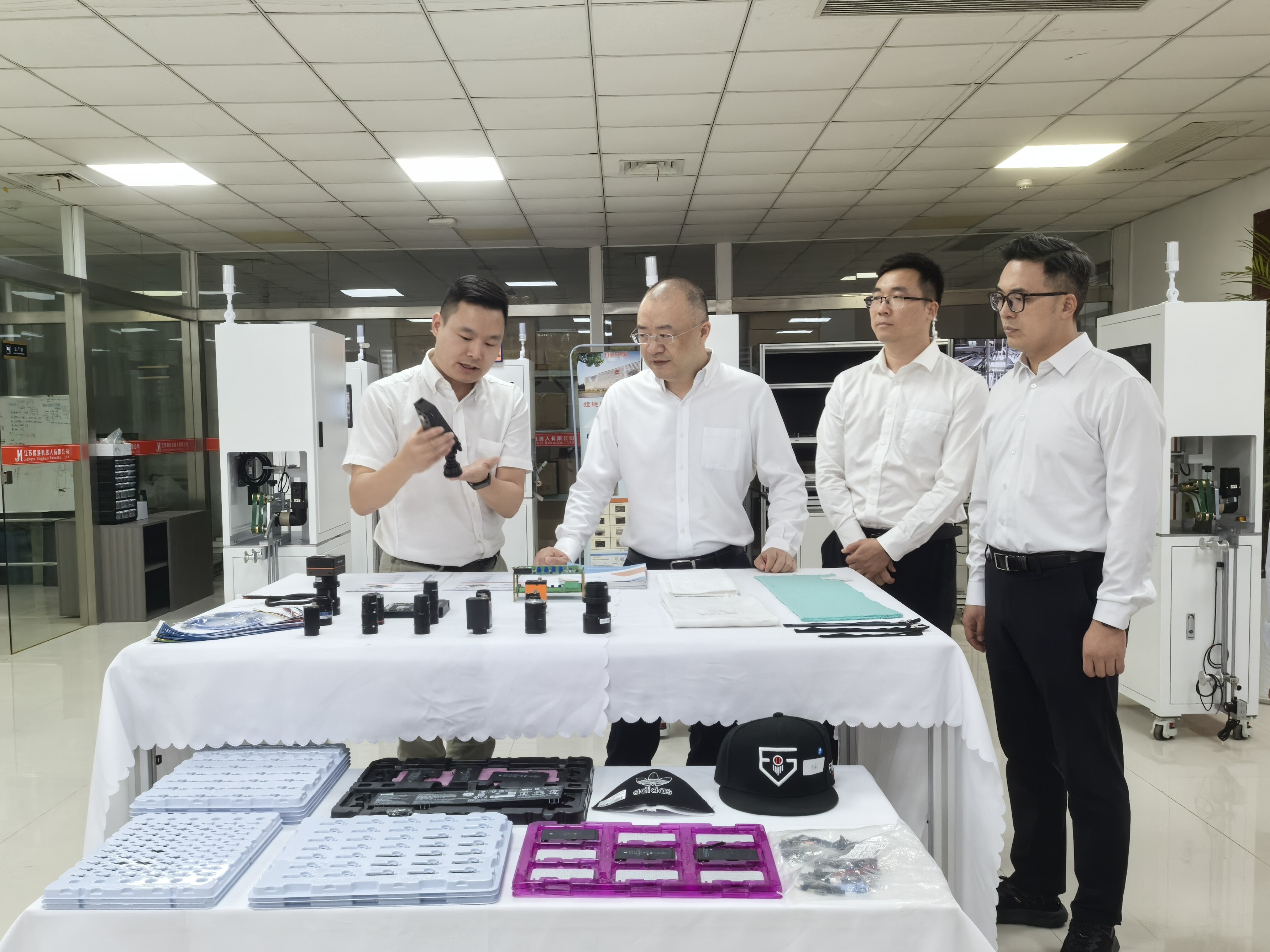 洪然副市长调研科技创新工作